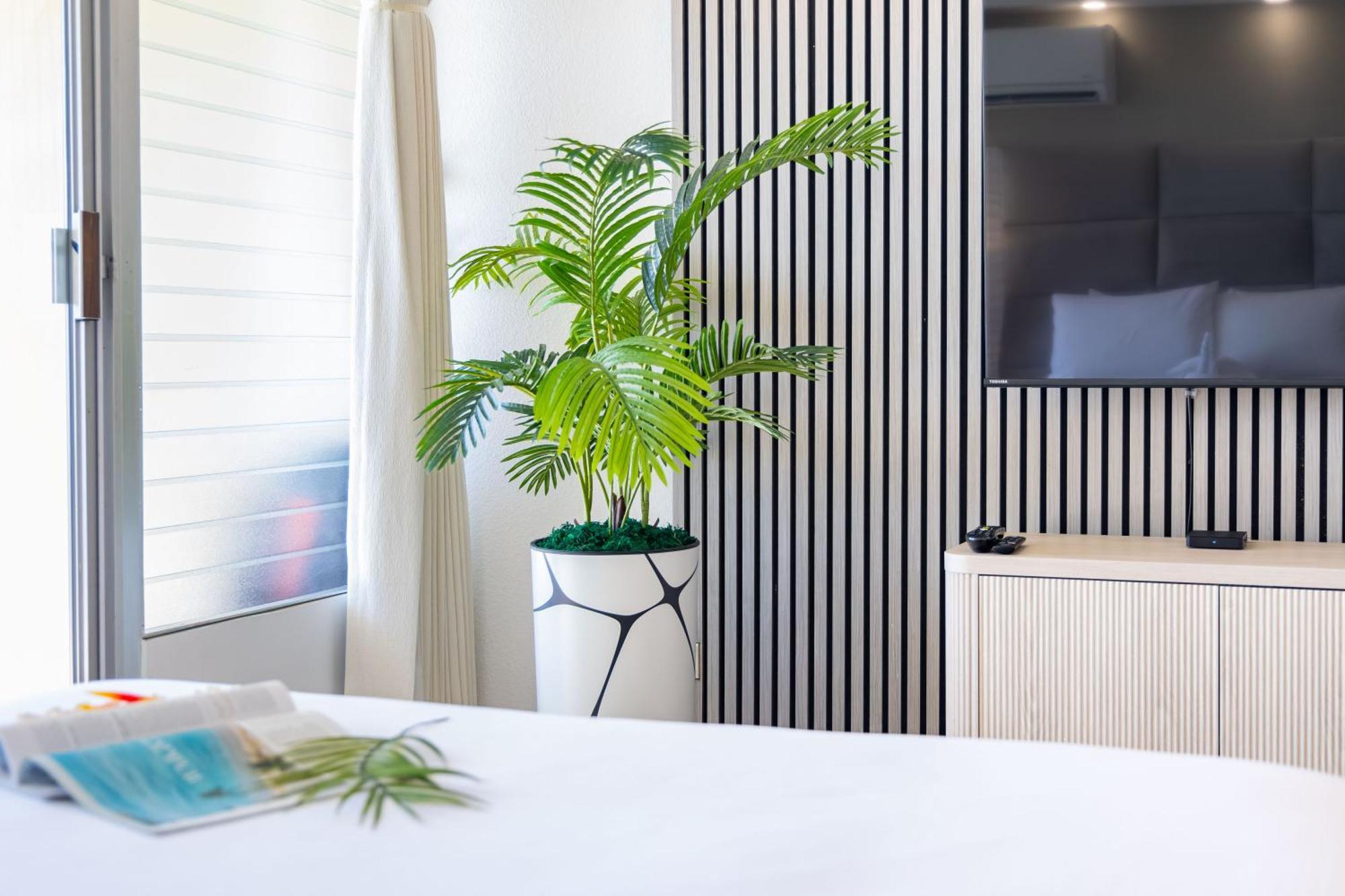 Newly Renovated With Ocean View Near Waikiki