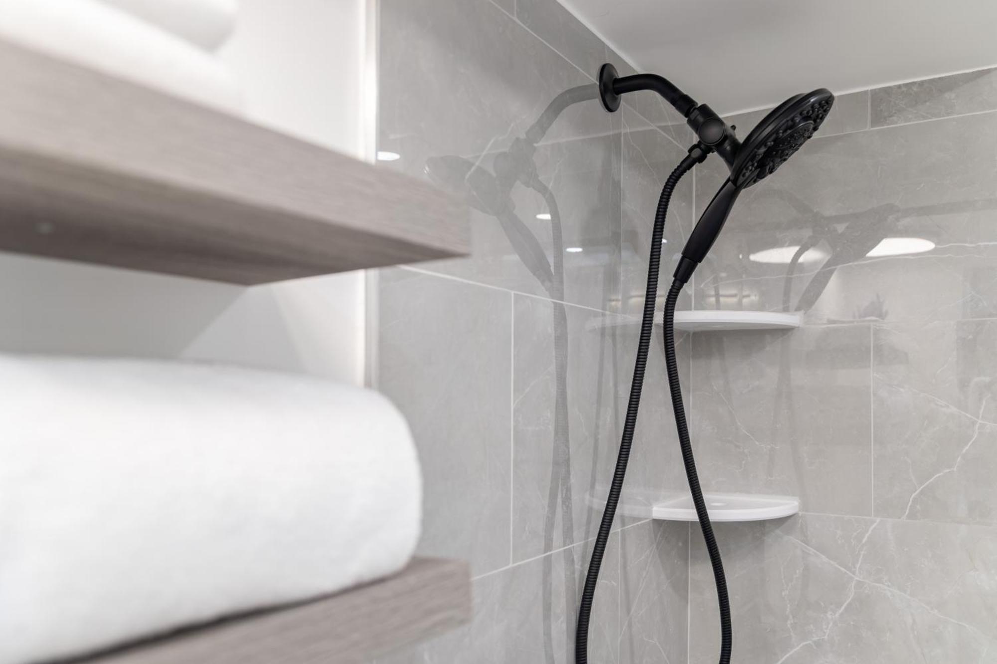 Newly Renovated With Ocean View Near Waikiki Appartamento *